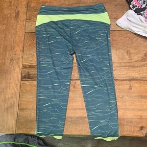 Under armor leggings size small, green with yellow patterns